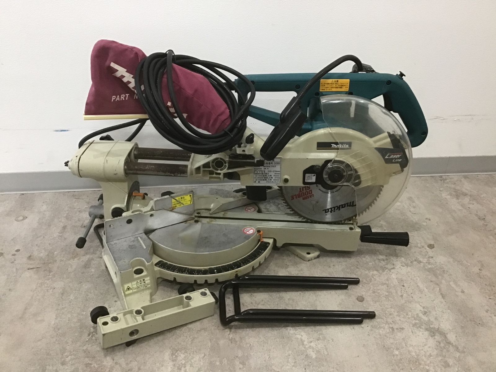 中古現状品】マキタ(makita) 216mm スライドマルノコ LS0813FL△アクト 
