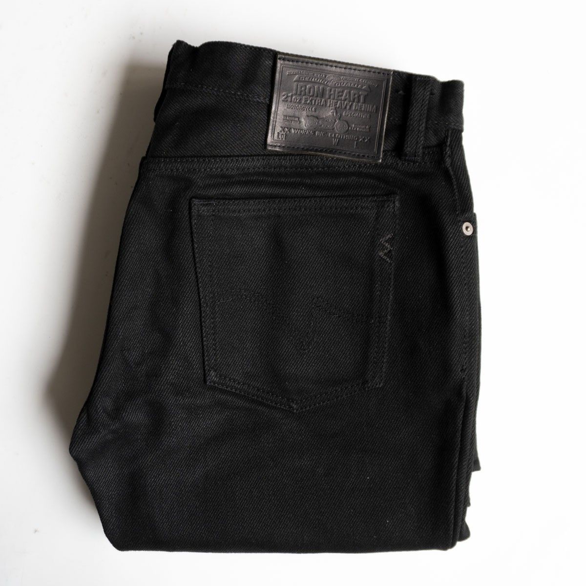 IRON HEART ブラック ストレートデニム黒鎧W34 美品】IRON HEART【21oz 黒鎧 デニム ストレート】W34 ブラックデニム