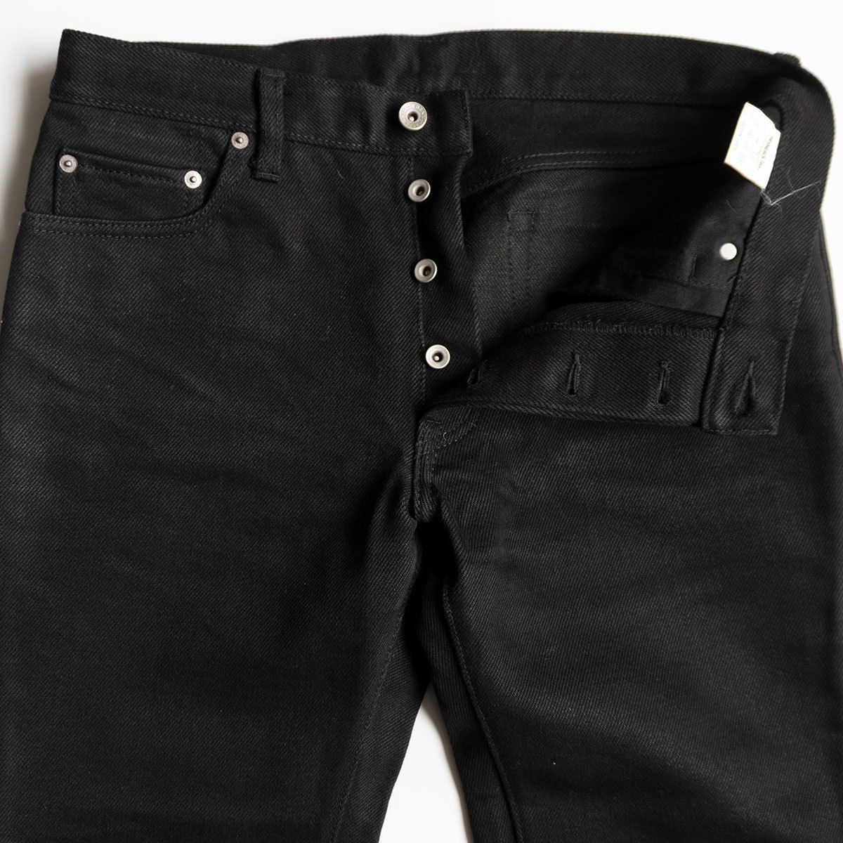 IRON HEART ブラック ストレートデニム黒鎧W34 美品】IRON HEART【21oz 黒鎧 デニム ストレート】W34 ブラックデニム