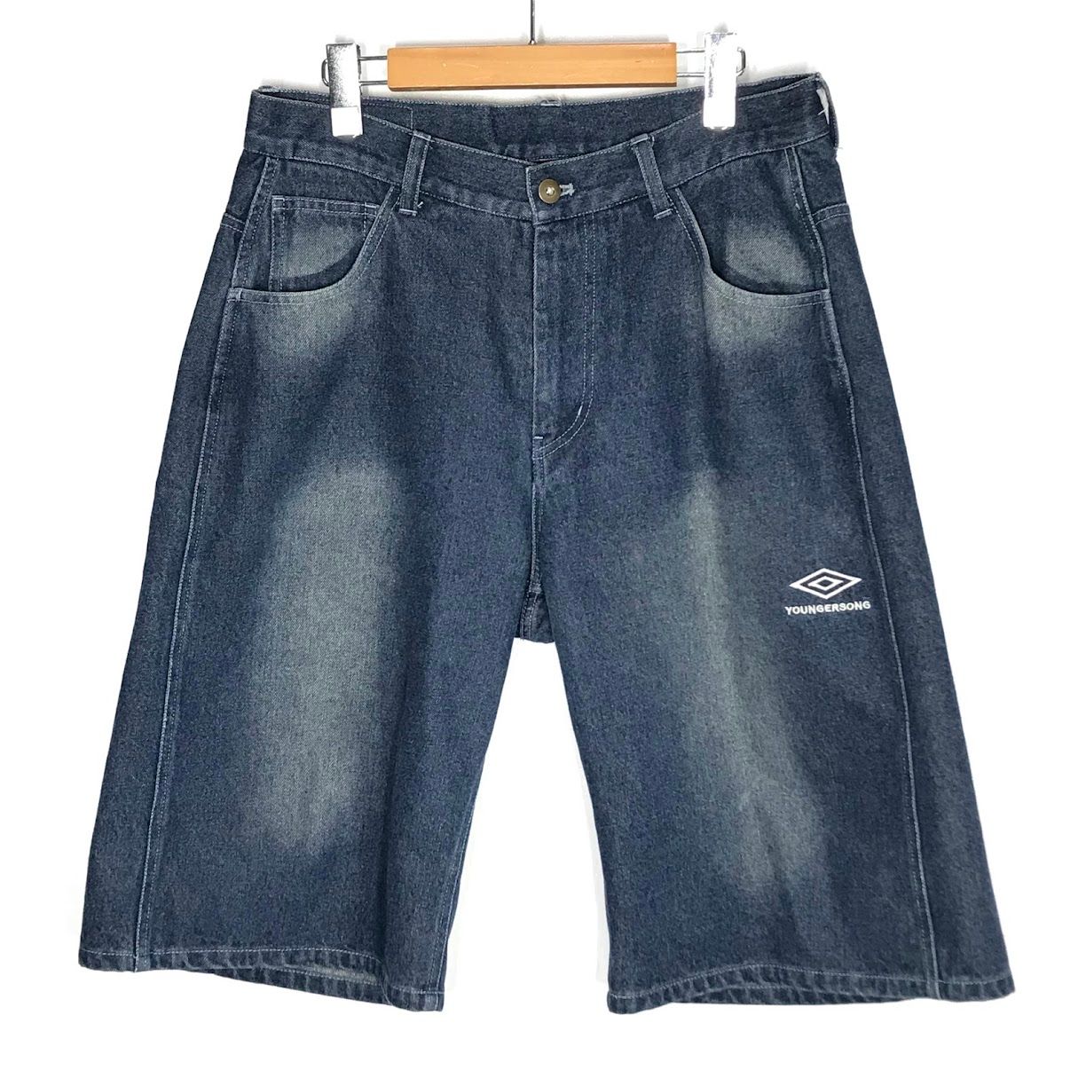 【倉吉店】 中古 UMBRO | アンブロ デニムパンツ × younger song(ヤンガーソング) wide jorts デニムハーフパンツ YS1467 ブルー サイズ：M 【107】 倉吉店】 中古 UMBRO | アンブロ デニムパンツ × younger song