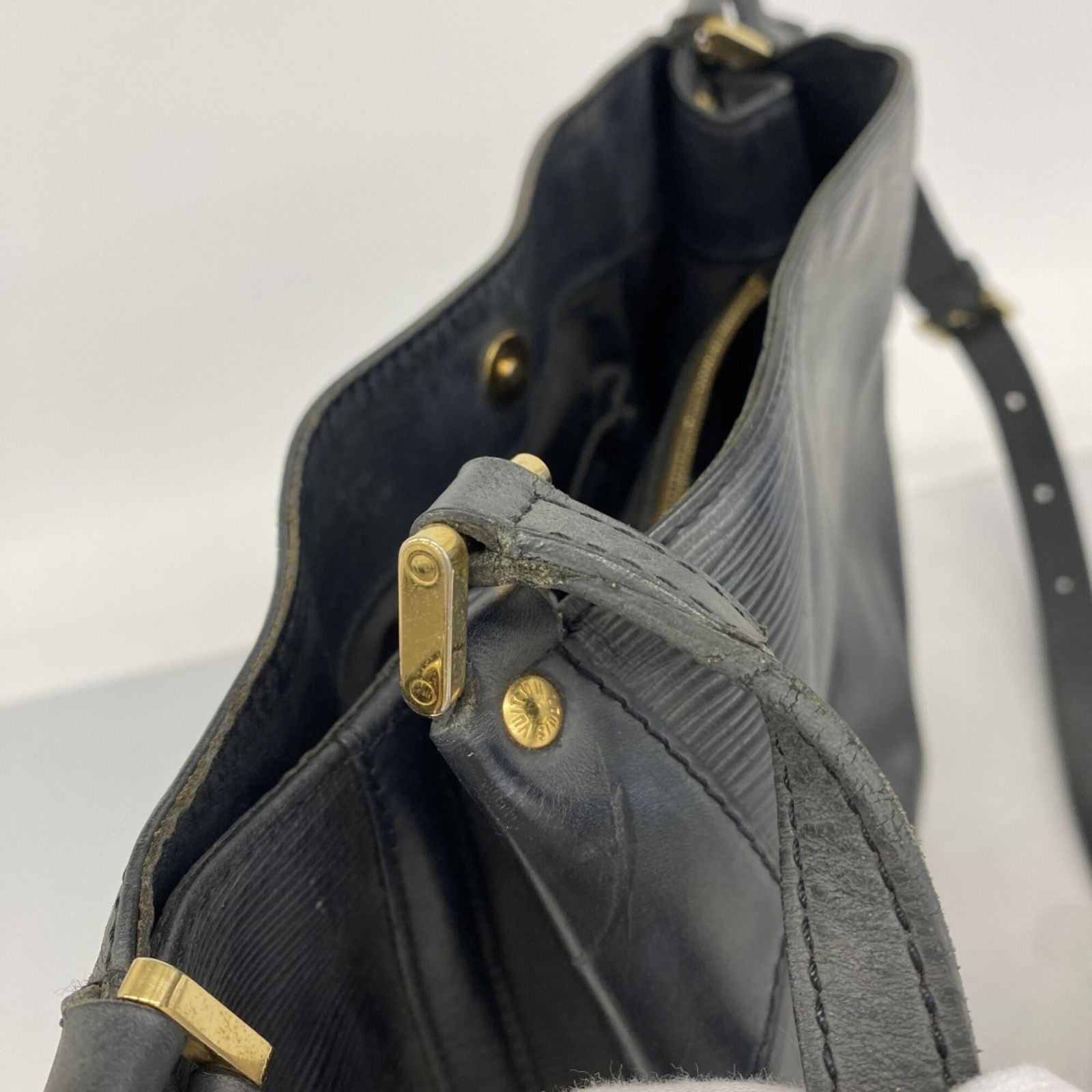 【6dc3192-k】ルイヴィトン ショルダーバッグ エピ マンダラMM M58892 ノワール【中古】レディース ルイ・ヴィトン(Louis Vuitton) ルイ・ヴィトン ショルダーバッグ エピ