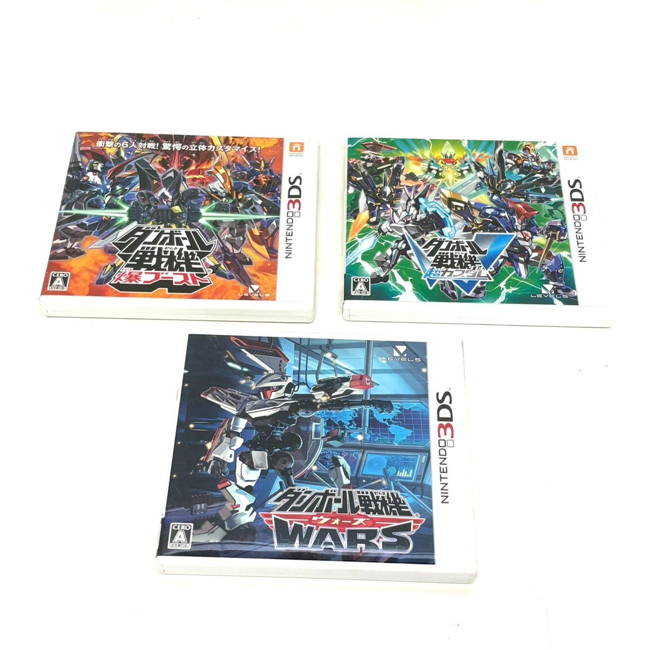 ダンボール戦機 爆ブースト 超カスタム ウォーズ 3DS 3点セット。 現状品】Nintendo 3DSソフトダンボール戦機 爆ブースト・W超カスタム