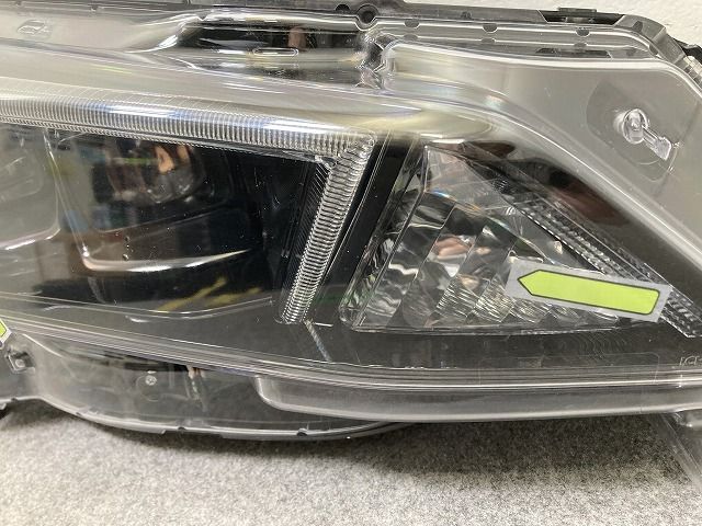 リーフ/LEAF ZE1 純正 右 ヘッドライト/ランプ LED レベライザー 刻印R