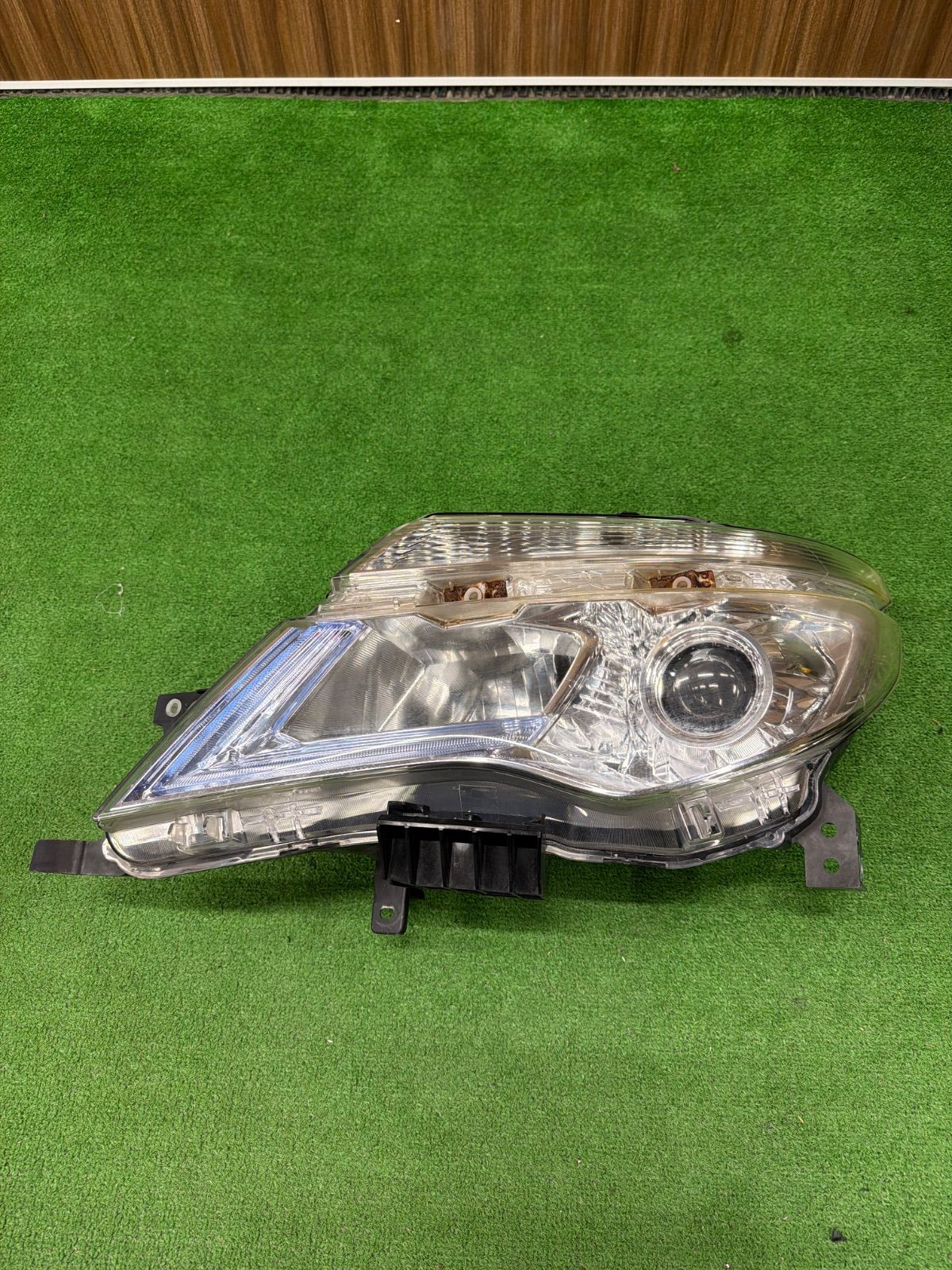 国内 正規品 セレナ C26 純正ヘッドライト 左 KOITO 100-23682 中古
