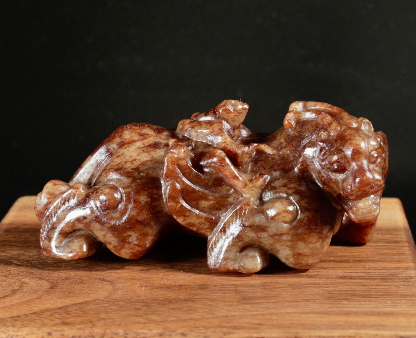 中古 和田玉 瑞獣乗り人物彫刻 掌中物 有翼霊獣 細密彫刻 古玩風 CL0239 中古 和田玉 瑞獣乗り人物彫刻 掌中物 有翼霊獣 細密彫刻 古玩風
