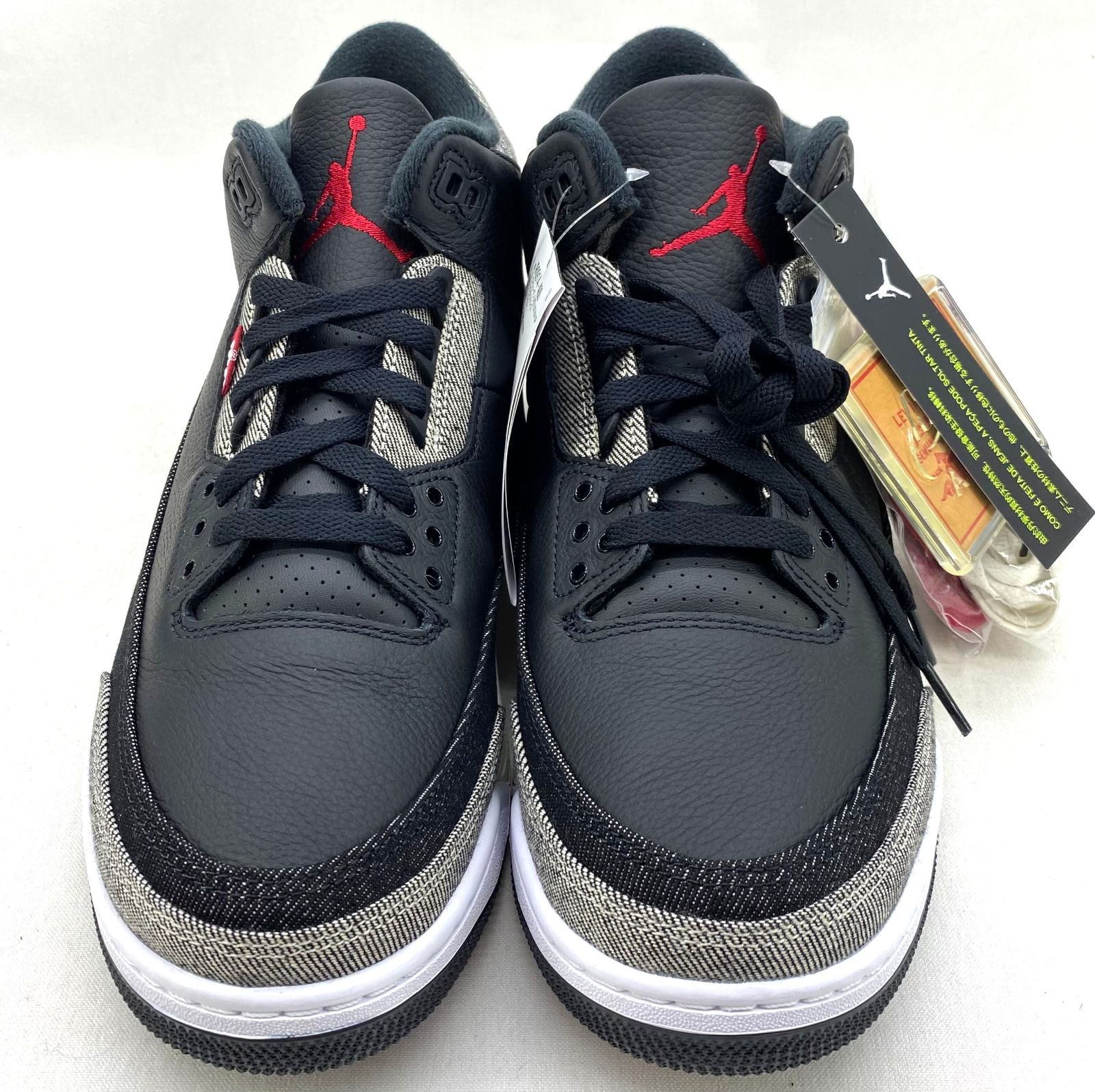 NIKE Levi