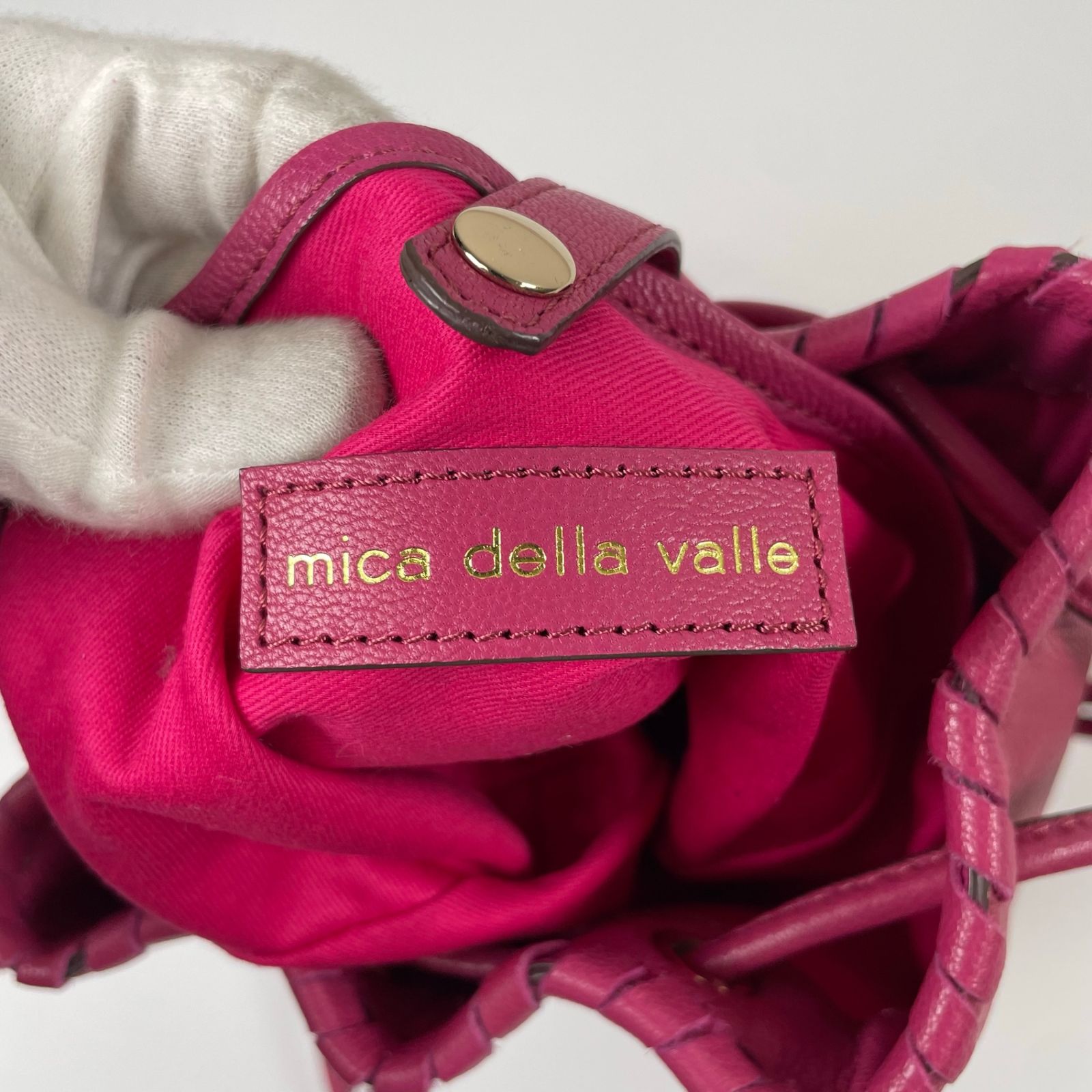 ショルダーバッグ mica della valle ミカデラヴァッレ / 巾着型レザー 