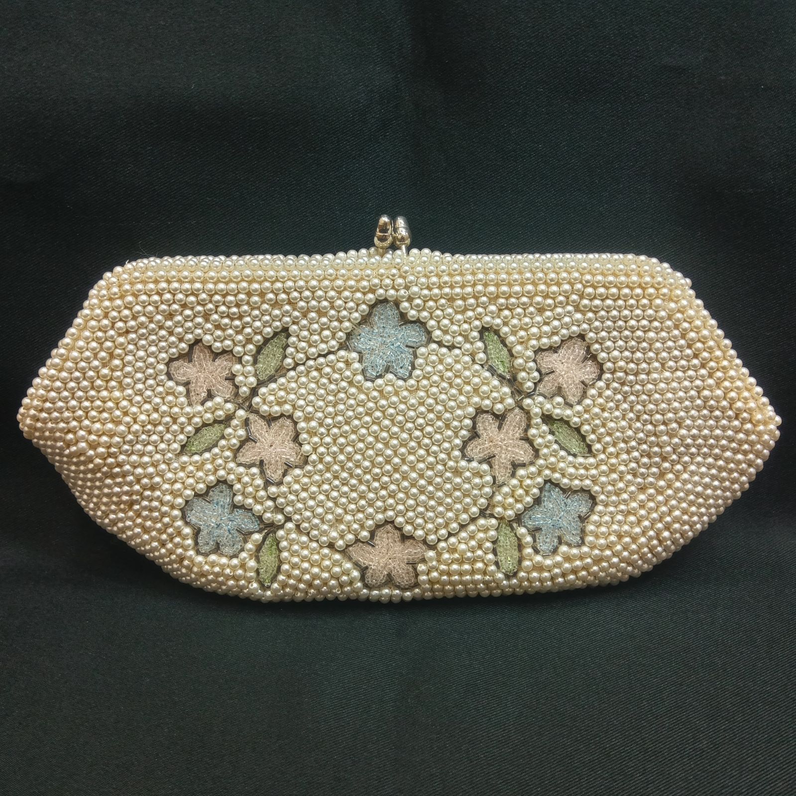 昭和レトロな花柄ビーズ刺繍クラッチバッグ　総ビーズ　ハンドバッグ 昭和レトロ ヴィンテージ 総ビーズバッグ 白 花模様刺繍 | ルゴワ屋