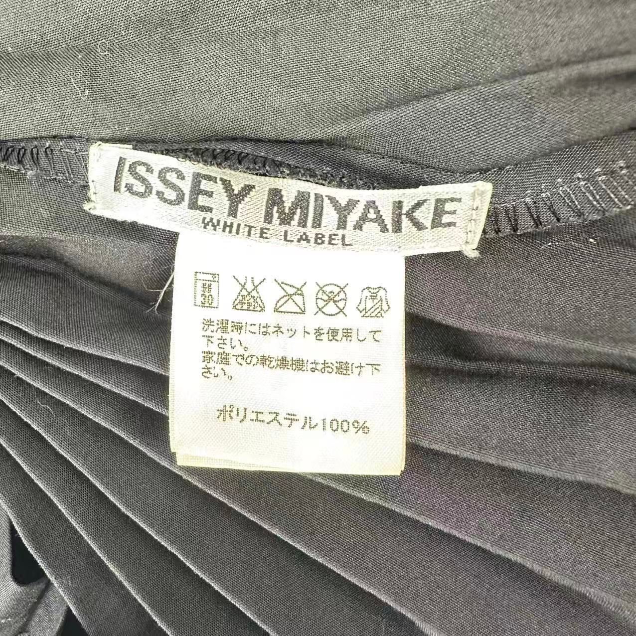 美品 PLEATS PLEASE プリーツプリーズ カットソー 変形デザイン イッセイミヤケ ISSEY MIYAKE 変形プリーツ カットソー ブラウス