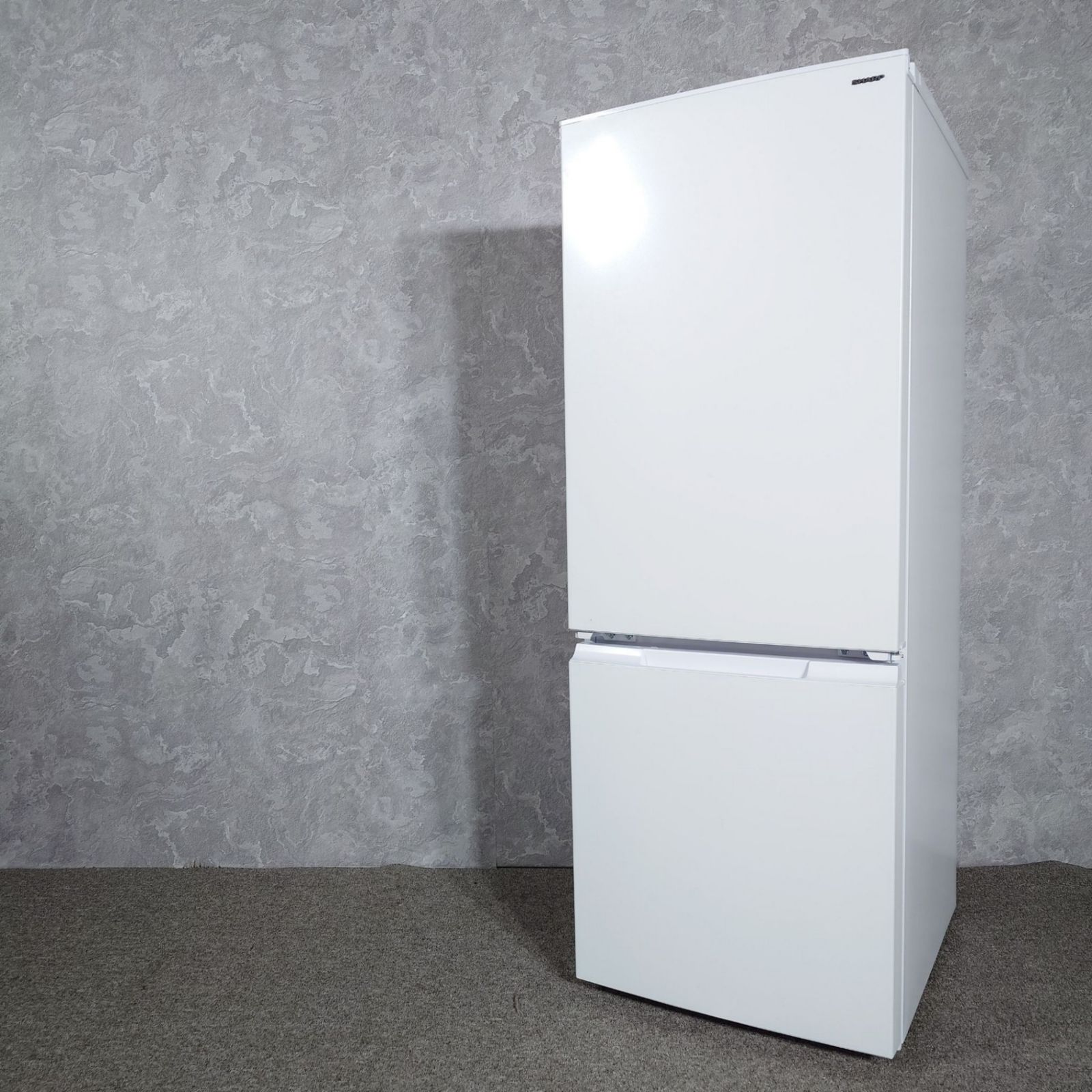 2025年製】 極美品 SHARP シャープ 冷凍冷蔵庫 SJ-D18P-W 179L - メルカリ