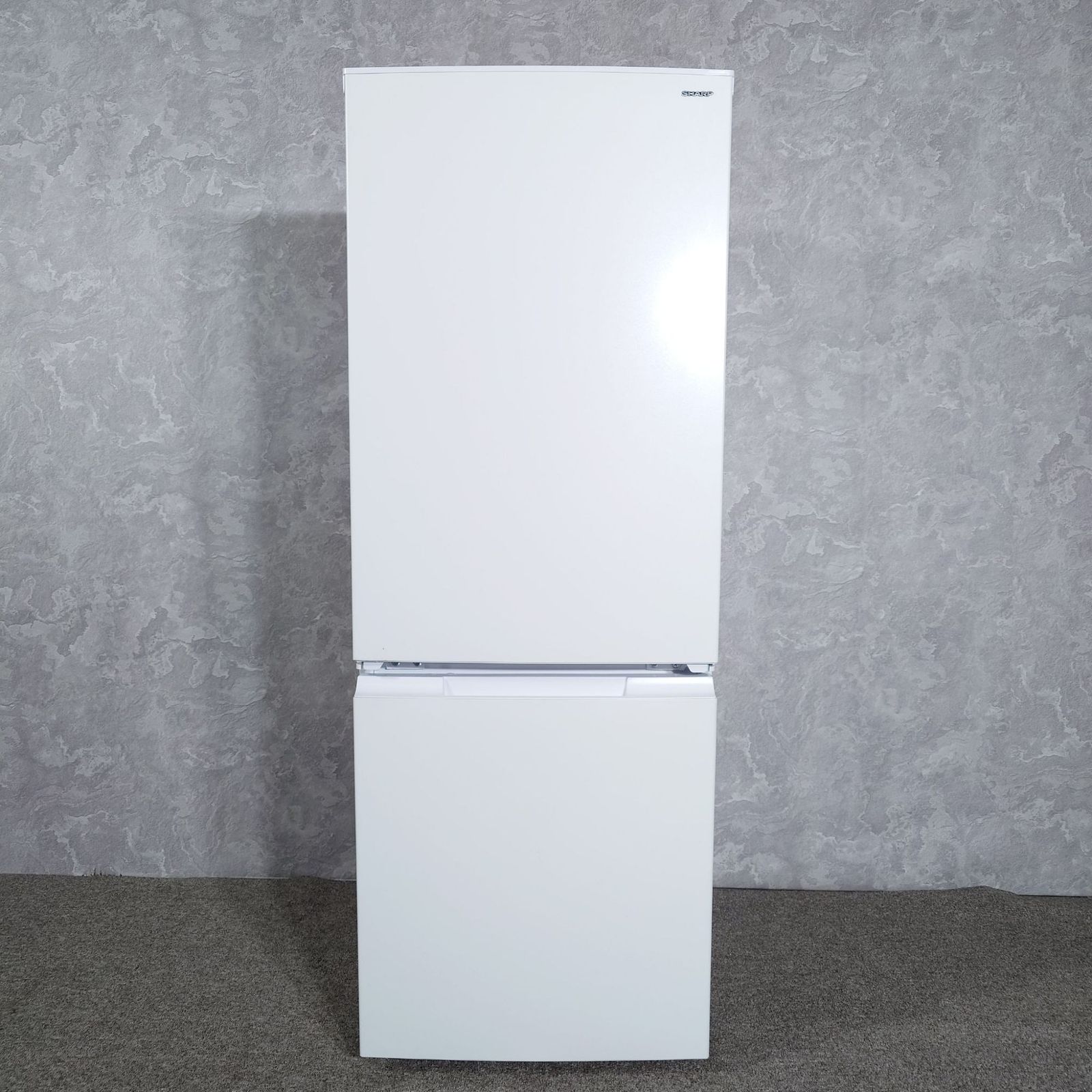 2025年製】 極美品 SHARP シャープ 冷凍冷蔵庫 SJ-D18P-W 179L - メルカリ