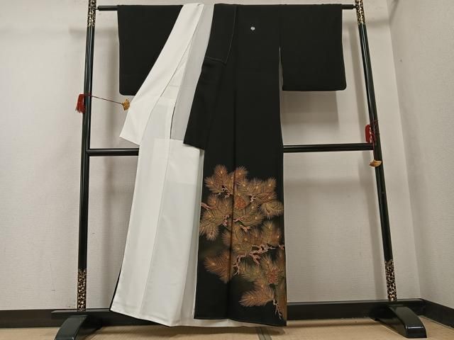 平和屋着物●京友禅作家　元橋宏太郎　黒留袖　手描き　刺繍　松　金彩　正絹　逸品　AABH6871ph 平和屋着物○京友禅作家 元橋宏太郎 黒留袖 手描き 刺繍 松 金彩 正絹