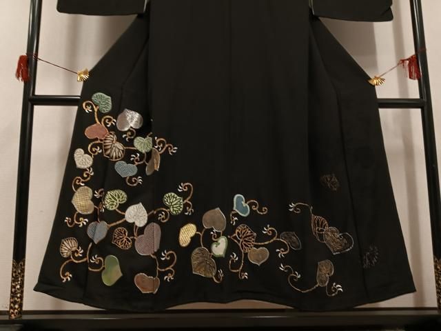 平和屋着物●豪華黒留袖　駒刺繍　葵　金彩　正絹　逸品　AABH6902ph 平和屋着物○豪華黒留袖 駒刺繍 葵 金彩 正絹 逸品 AABH6902ph - メルカリ