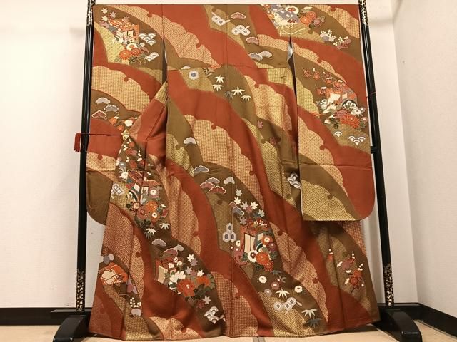 平和屋着物●豪華振袖　駒刺繍　雪輪御所車草花文　金彩　正絹　逸品　AABH6903ph 平和屋着物○豪華振袖 駒刺繍 雪輪御所車草花文 金彩 正絹 逸品