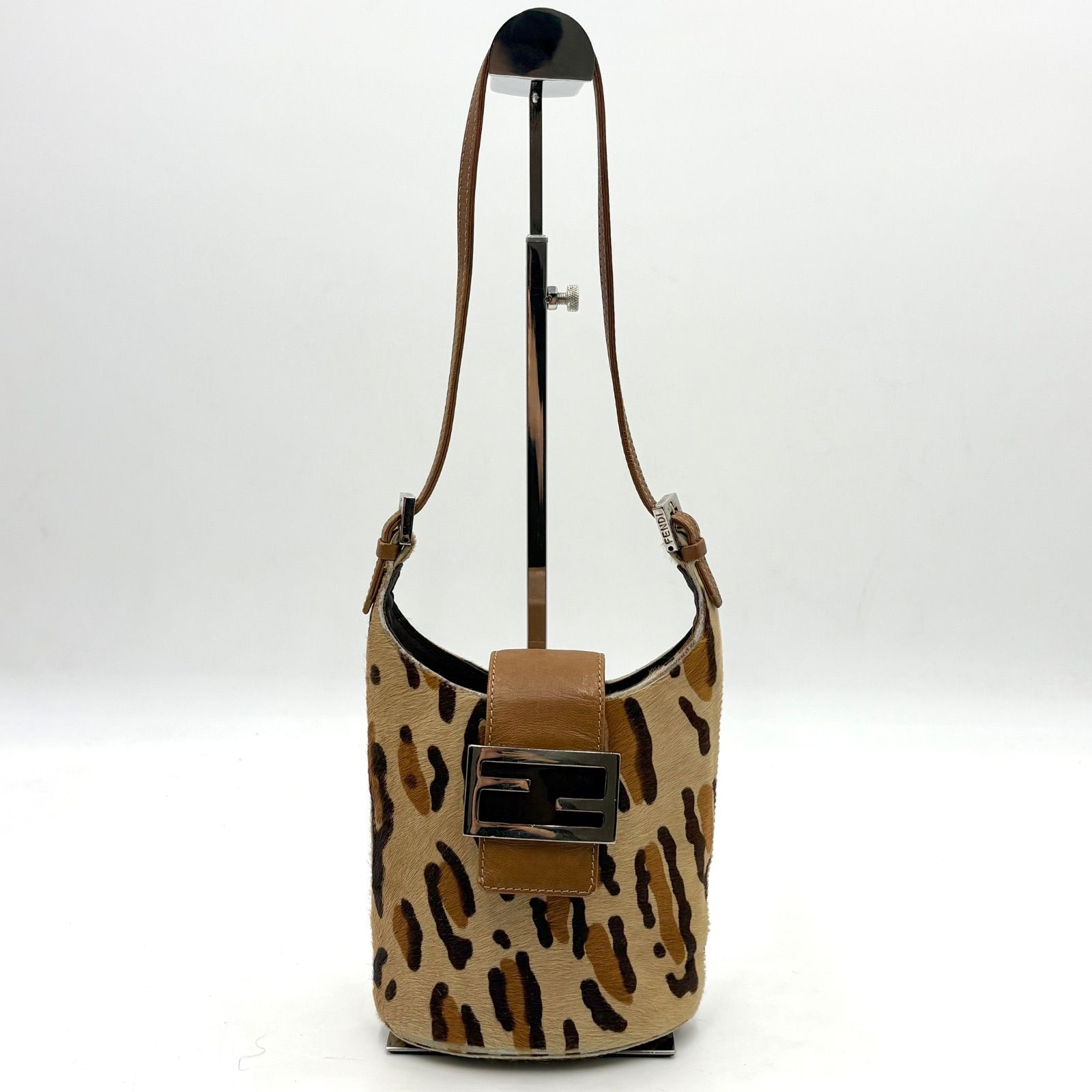 fendi ヒョウ柄　マンマバケット FENDI マンマバケット レオパードヒョウ柄ハラコレザーショルダー