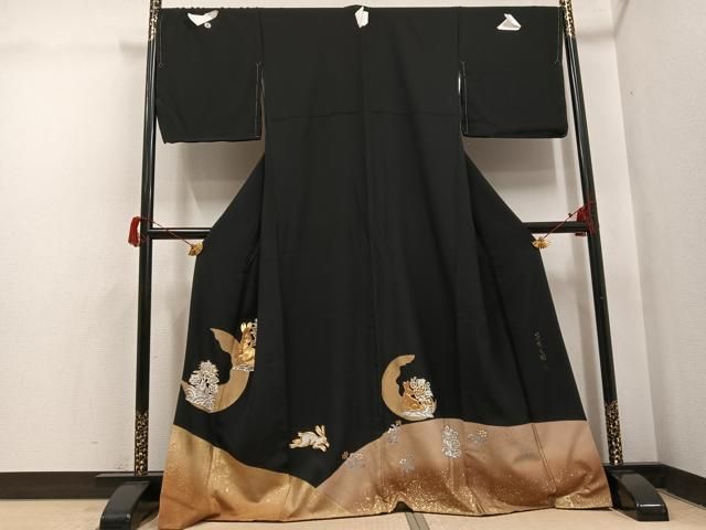 平和屋着物●豪華黒留袖　作家物　駒刺繍　花兎之図　金彩　正絹　逸品　未使用　AABH6908ph 平和屋着物○豪華黒留袖 作家物 駒刺繍 花兎之図 金彩 正絹 逸品 未
