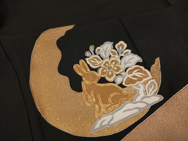 平和屋着物○豪華黒留袖 作家物 駒刺繍 花兎之図 金彩 正絹 逸品 未