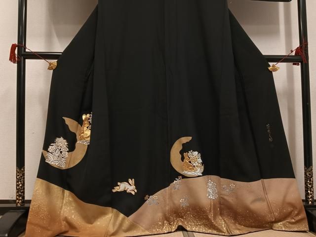 平和屋着物○豪華黒留袖 作家物 駒刺繍 花兎之図 金彩 正絹 逸品 未