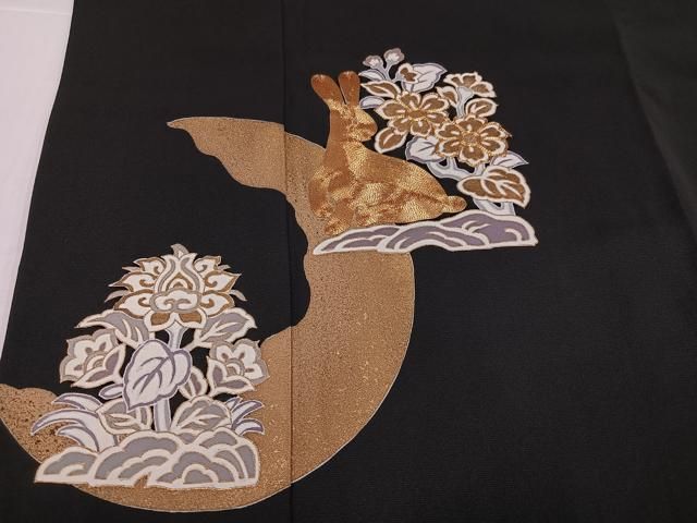 平和屋着物●豪華黒留袖　作家物　駒刺繍　花兎之図　金彩　正絹　逸品　未使用　AABH6908ph 平和屋着物○豪華黒留袖 作家物 駒刺繍 花兎之図 金彩 正絹 逸品 未