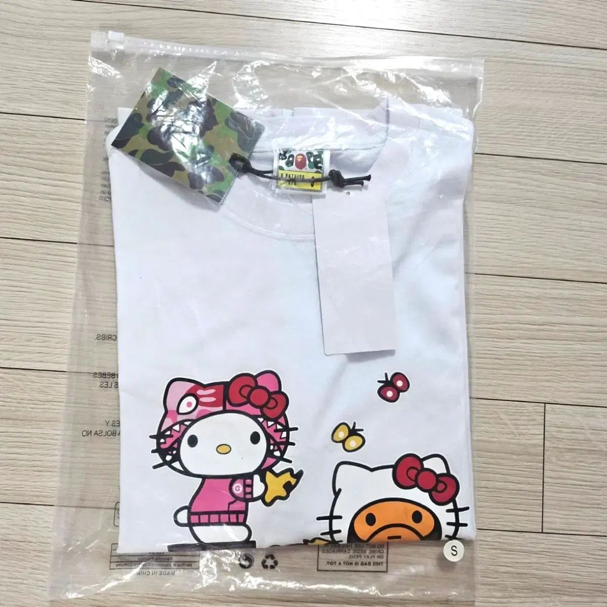 ハローキティ X A BATHING APE(アベイシングエイプ) コラボ 限定モデル 