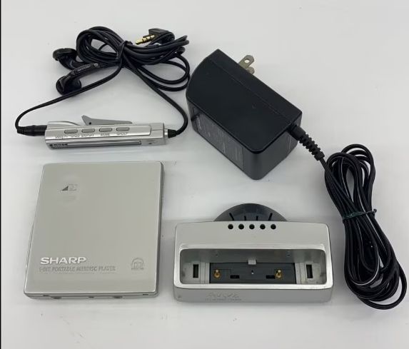 動作品】 【送料無料】シャープ ポータブルMDプレーヤー MD-DS8-H Auvi