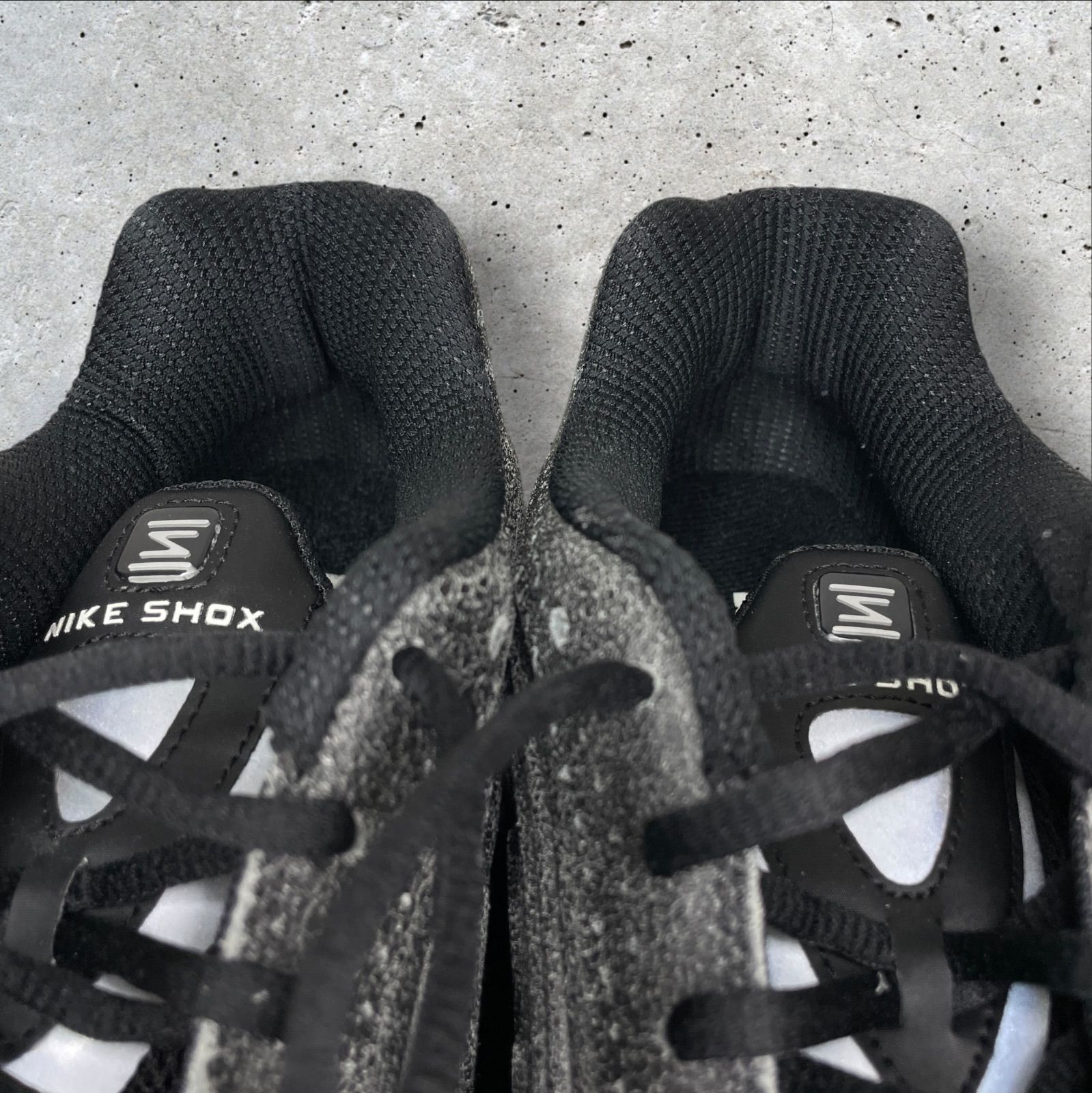 定価：23100円 NIKE Shox R4 Distressed Leather 