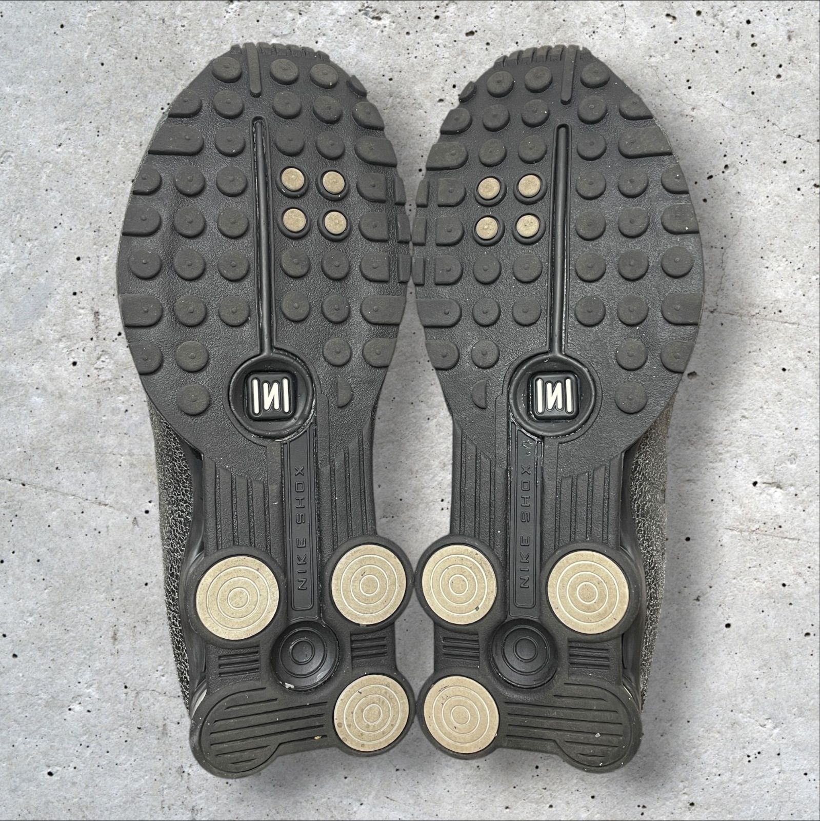 定価：23100円 NIKE Shox R4 Distressed Leather 