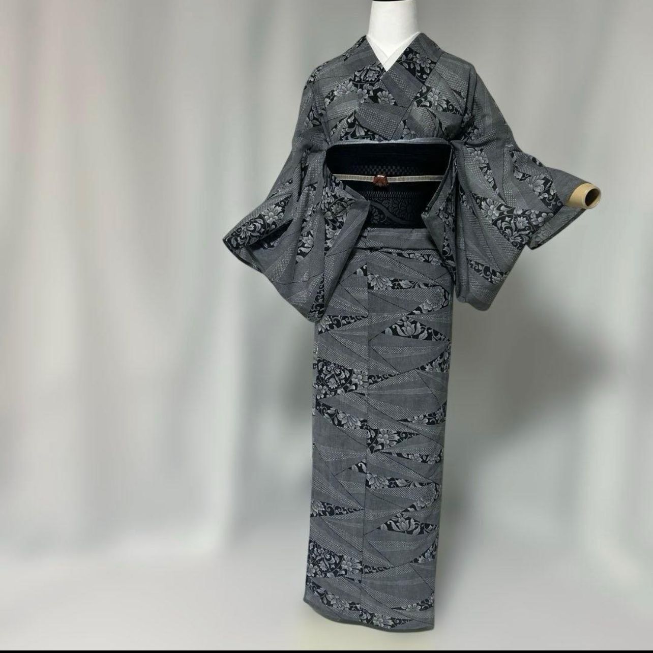 裄68 美品 夏大島風 洗える紗紬風小紋 フルセット 灰黒系 羅半幅帯付き