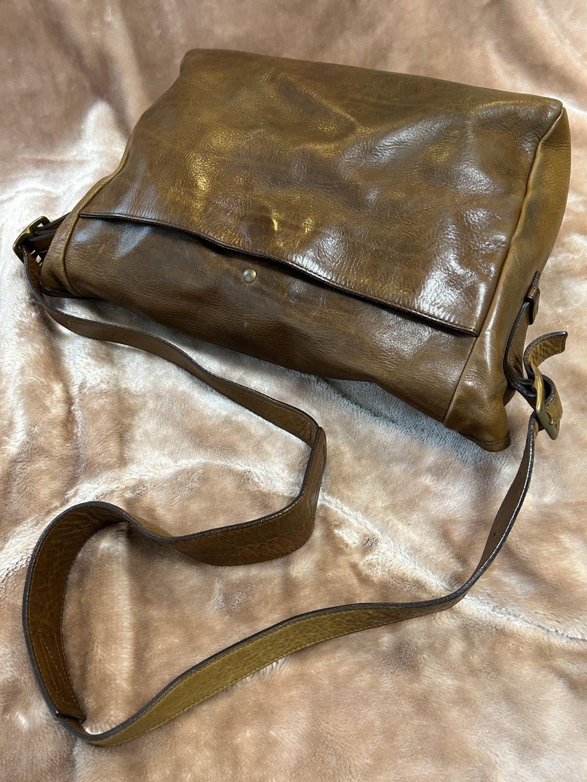 土屋鞄ワンショルダーバッグ ワンショルダーバッククロスボディバッグクロスボディバック襷掛けバッグたすき掛けバッグ斜め掛けバッグ肩掛けバッグ鞄カバンかばんブラウン茶色レザー本革牛革冊子日本製国産国内製メイドインジャパンユニセックス男女兼用メンズmen男性用紳士 土屋鞄ワンショルダーバッグ ワンショルダーバッククロスボディバッグ