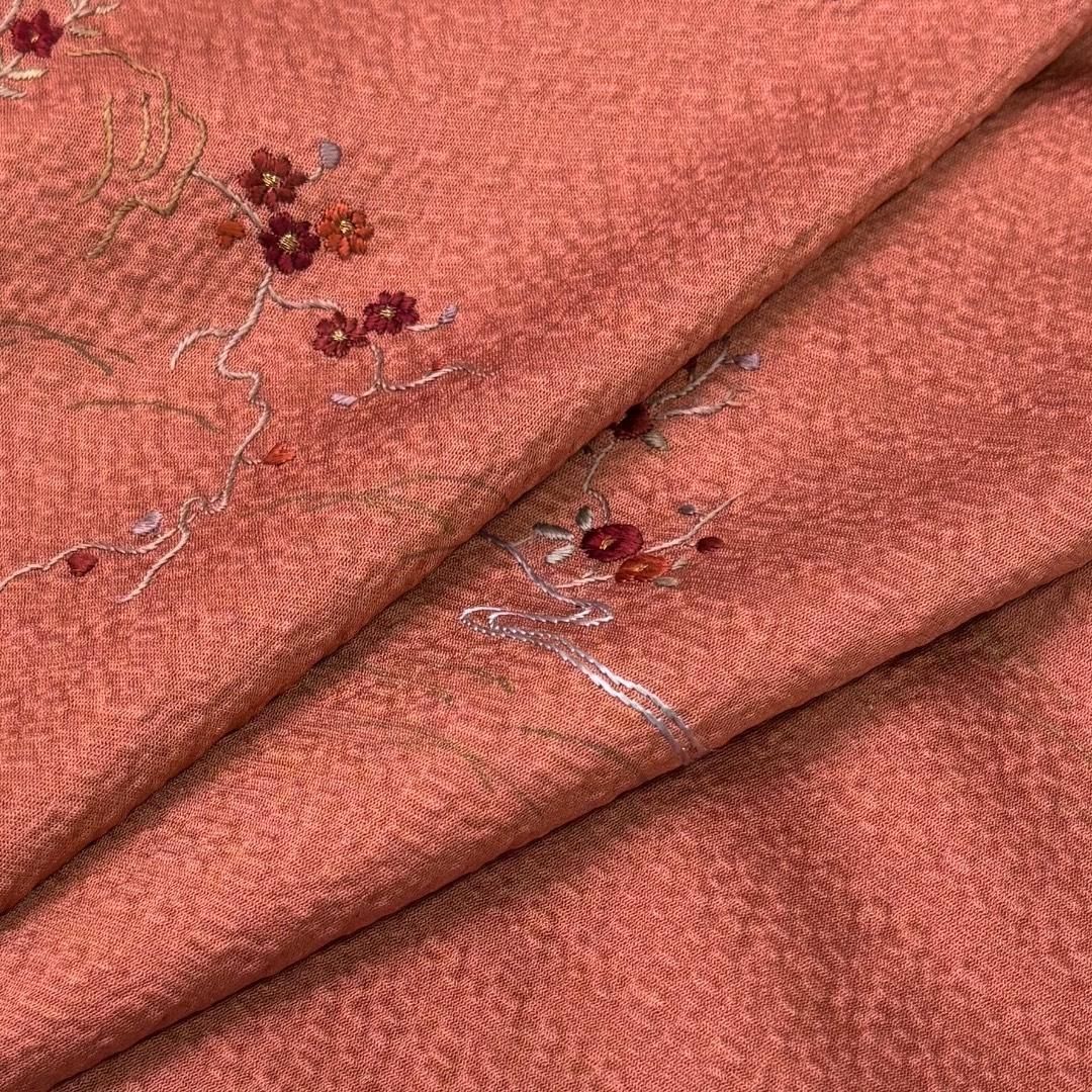 付下げ 波の華 花模様に芝 刺繍 高島屋お誂え 赤蘇芳色 K-5887 付下げ 波の華 花模様に芝 刺繍 高島屋お誂え 赤蘇芳色 K-5887 - メルカリ