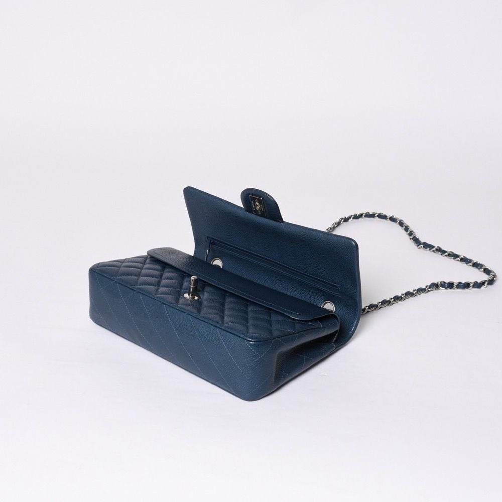極美品 CHANEL シャネル マトラッセ25 Wフラップ Wチェーンショルダーバッグ AO1112 グリーン系 20番台 キャビアスキン シルバー金具 中古 4a001061 CHANEL - 極美品 CHANEL シャネル マトラッセ25 Wフラップ Wチェーン