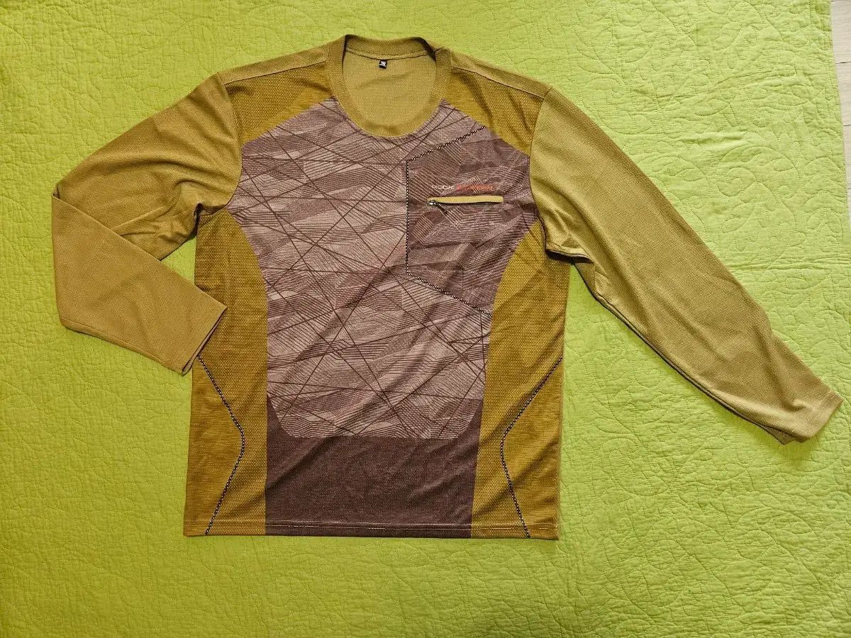 機能性 長袖 Tシャツ 100 サイズ (登山ウェア ゴルフウェア Outdoor アウトドアスポーツウェア)