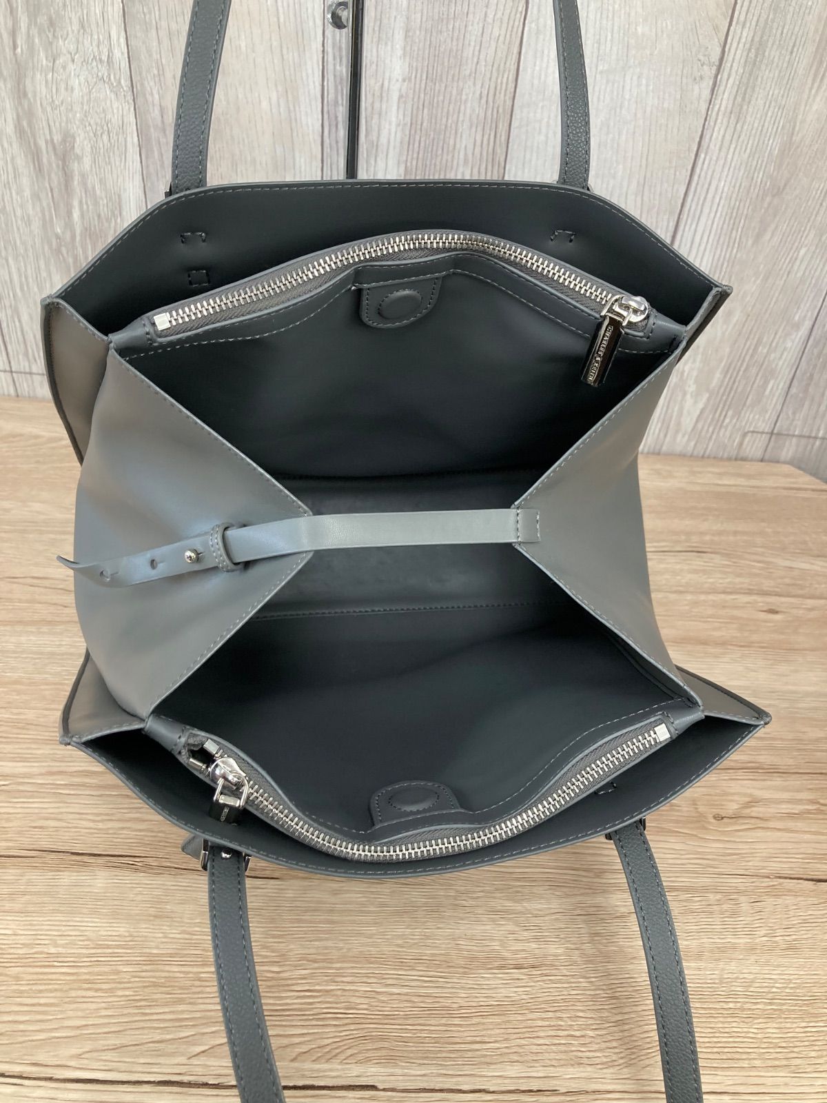 【美品】CHARLES&KEITH レザートートバッグ　グレー 美品 CHARLES & KEITH チャールズアンドキース トートバック グレー