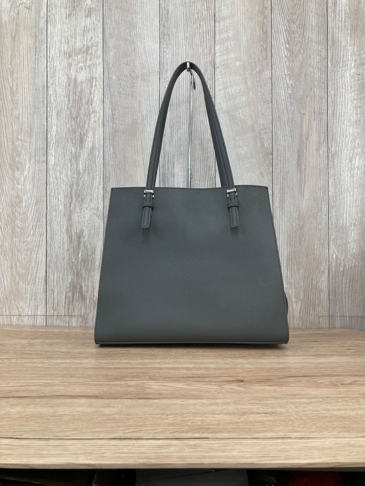 美品 CHARLES & KEITH チャールズアンドキース トートバック グレー 美品 CHARLES & KEITH チャールズアンドキース トートバック グレー