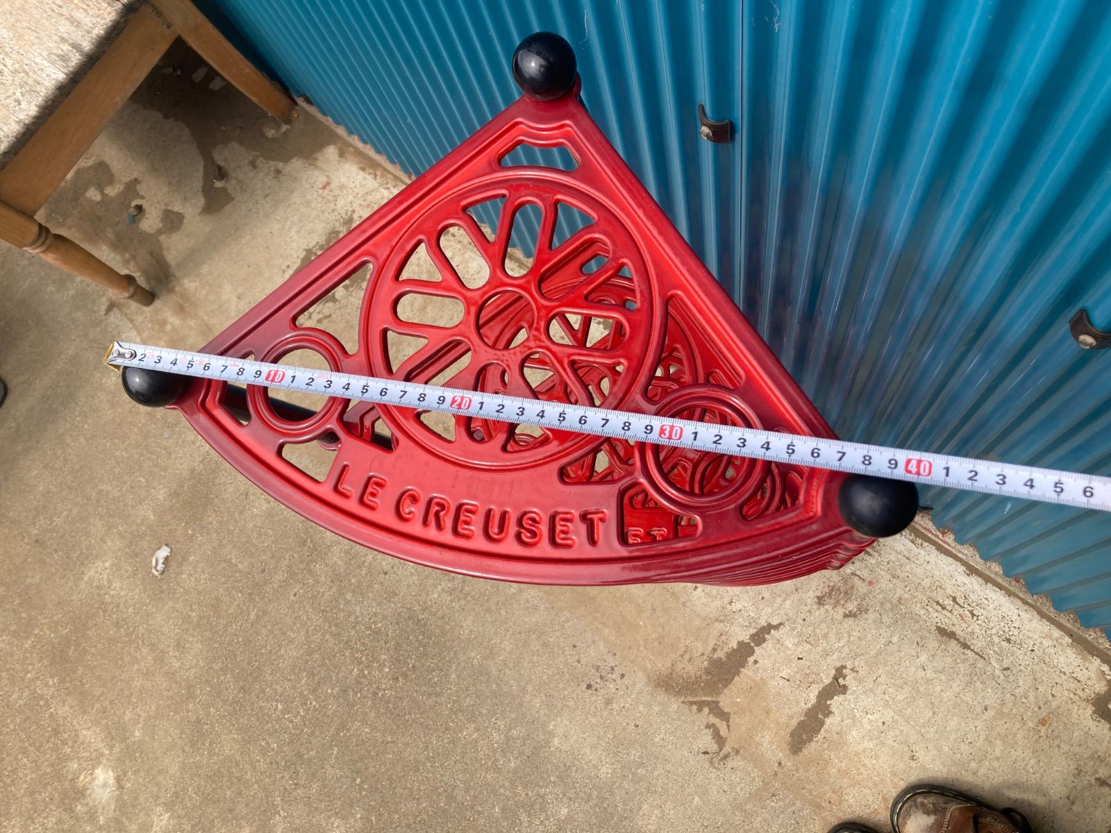 中古 家具 Le Creuset ル・クルーゼ コーナースタンド 現状品 MP305) Le Creuse コーナースタンド 棚 赤 レッド 中古 現状品 / ル
