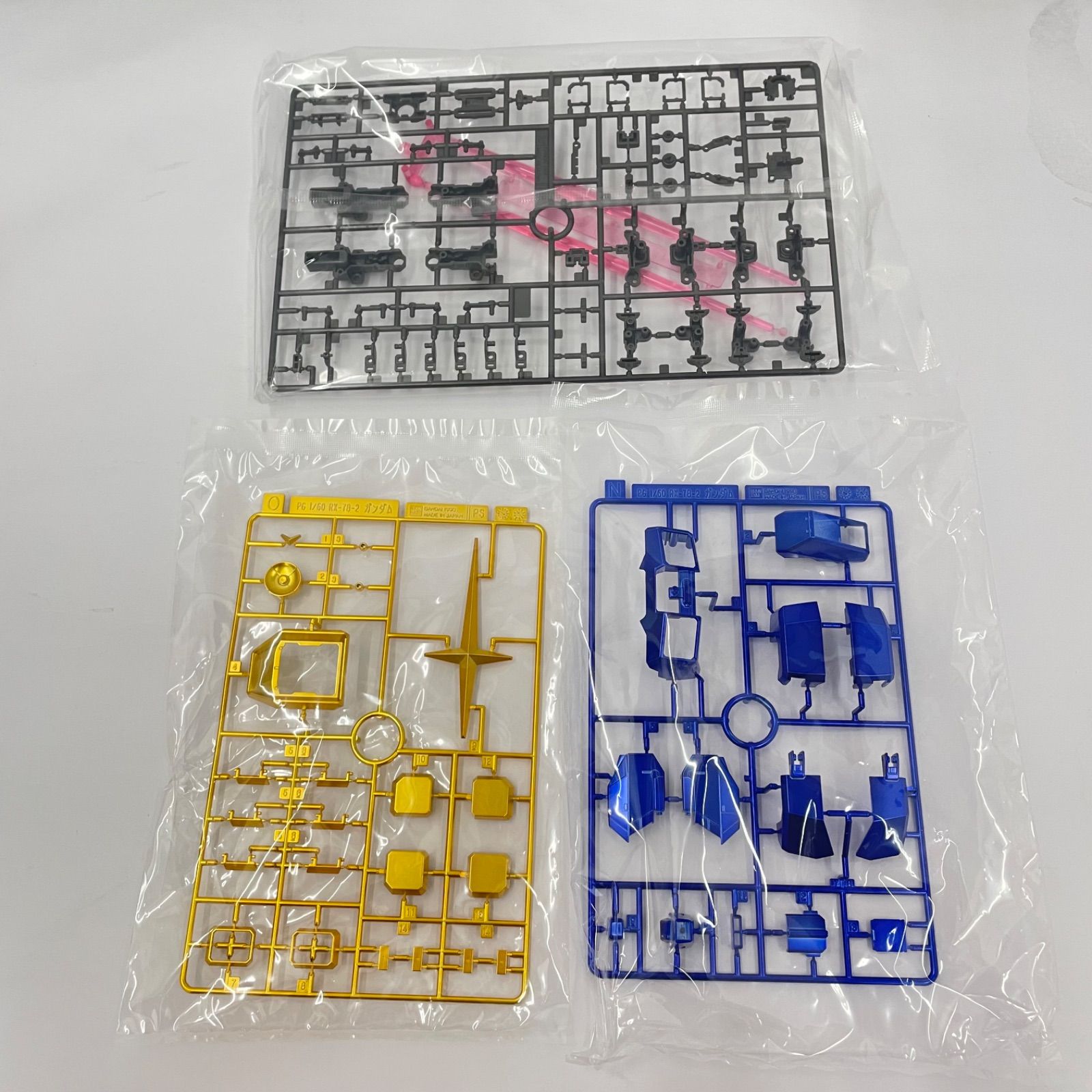 瀬戸店】内袋未開封 PG 1/60 プラモデル RX-78-2 ガンダム[チタニウム
