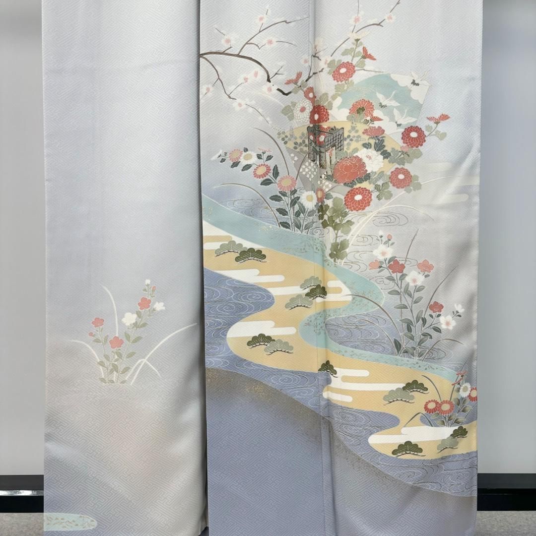 訪問着 流水に花模様 御所車 金彩 白鼠色 K-5884 訪問着 流水に花模様 御所車 金彩 白鼠色 K-5884 - メルカリ