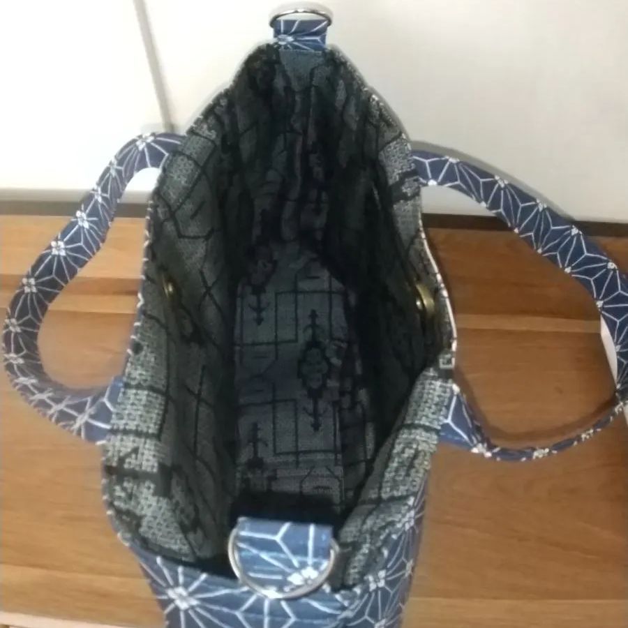 着物リメイク　麻の葉模様の紬✕ドット バネハンドルバッグ 麻の葉について考え中 / 麻の葉文様の真綿紬に麻の葉模様の板締め絞り