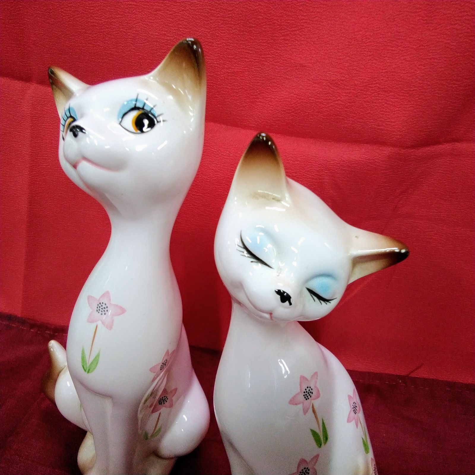 昭和レトロ 花柄シャム猫ペア置物 寄り添うポーズがとてもステキな猫