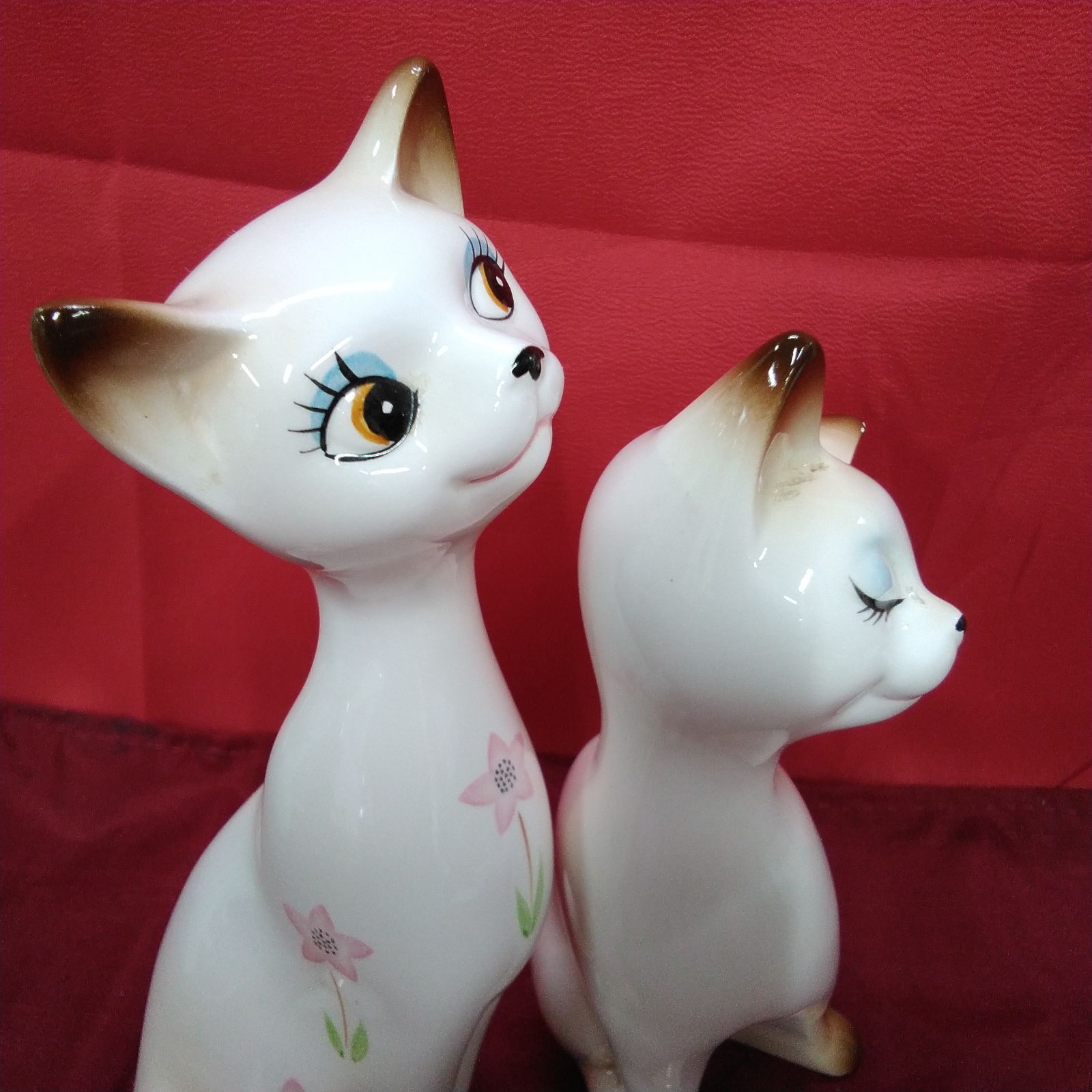 昭和レトロ 花柄シャム猫ペア置物 寄り添うポーズがとてもステキな猫