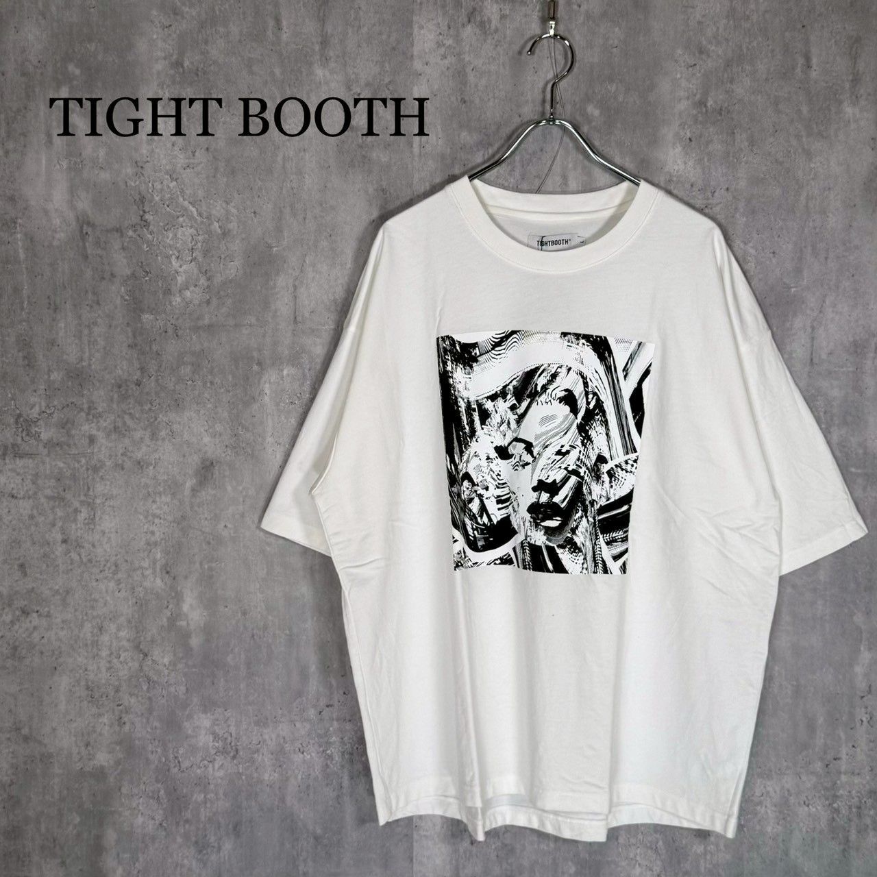 TIGHT BOOTH』タイトブース（L）タイトブース×河村康輔 ブロンドT 