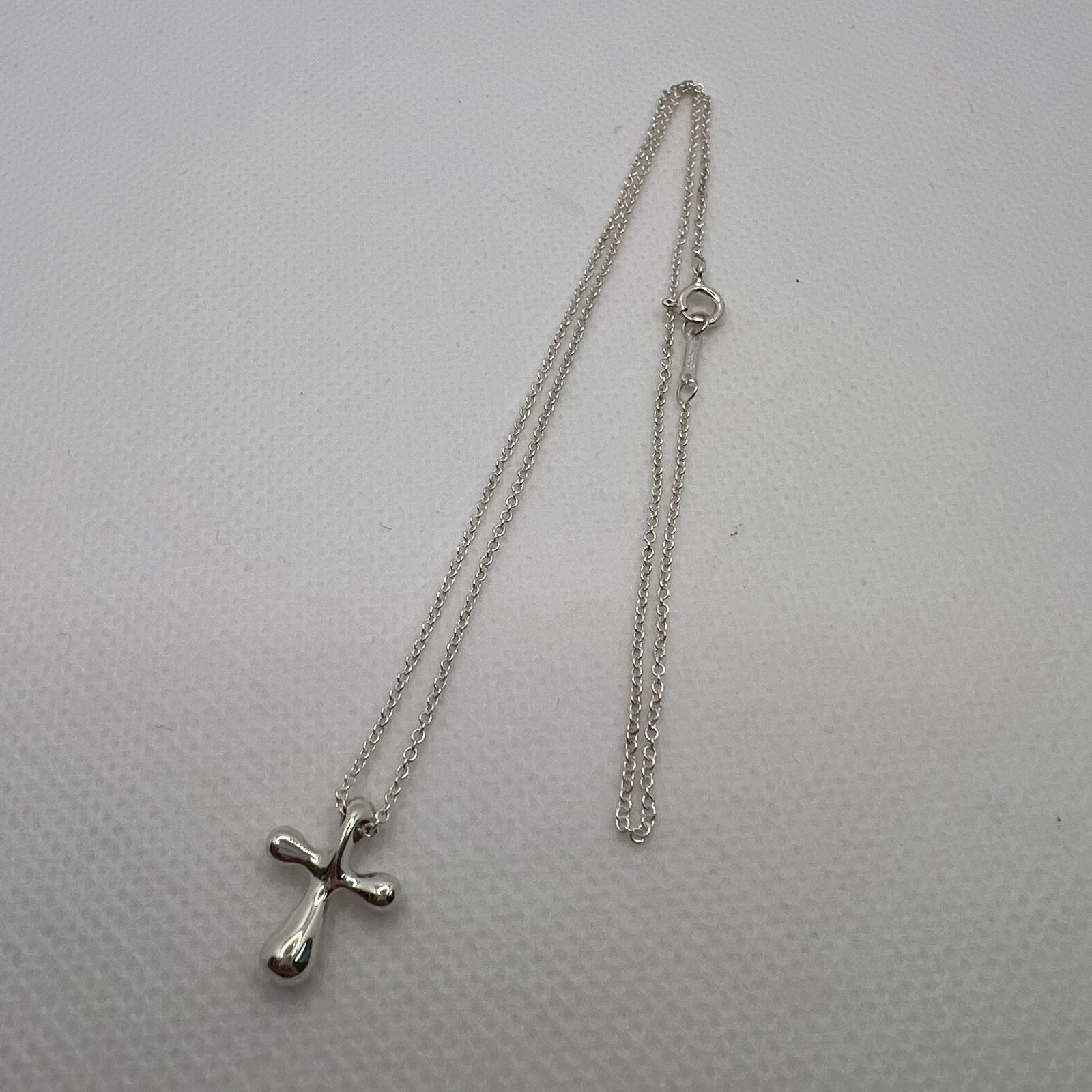 Tiffany & Co. エルサ・ペレッティ™ ティアドロップクロスペンダント