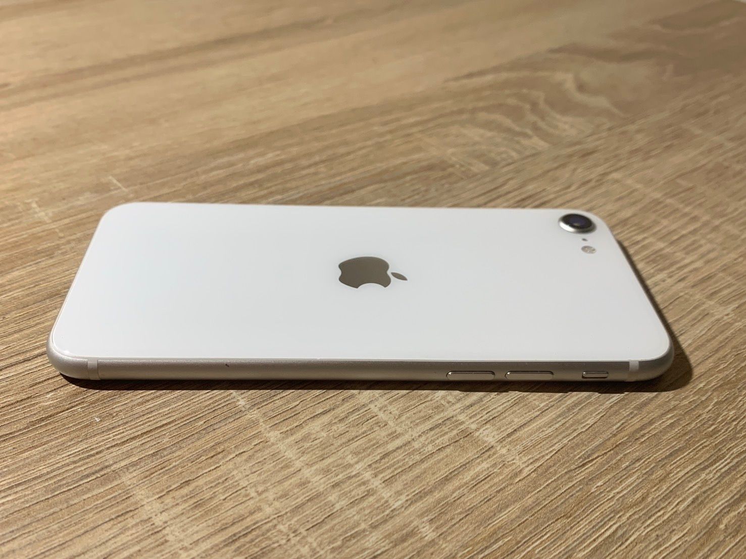 9966 iPhone SE 第2世代 64GB ホワイト ジャンク【ネ】 - メルカリ