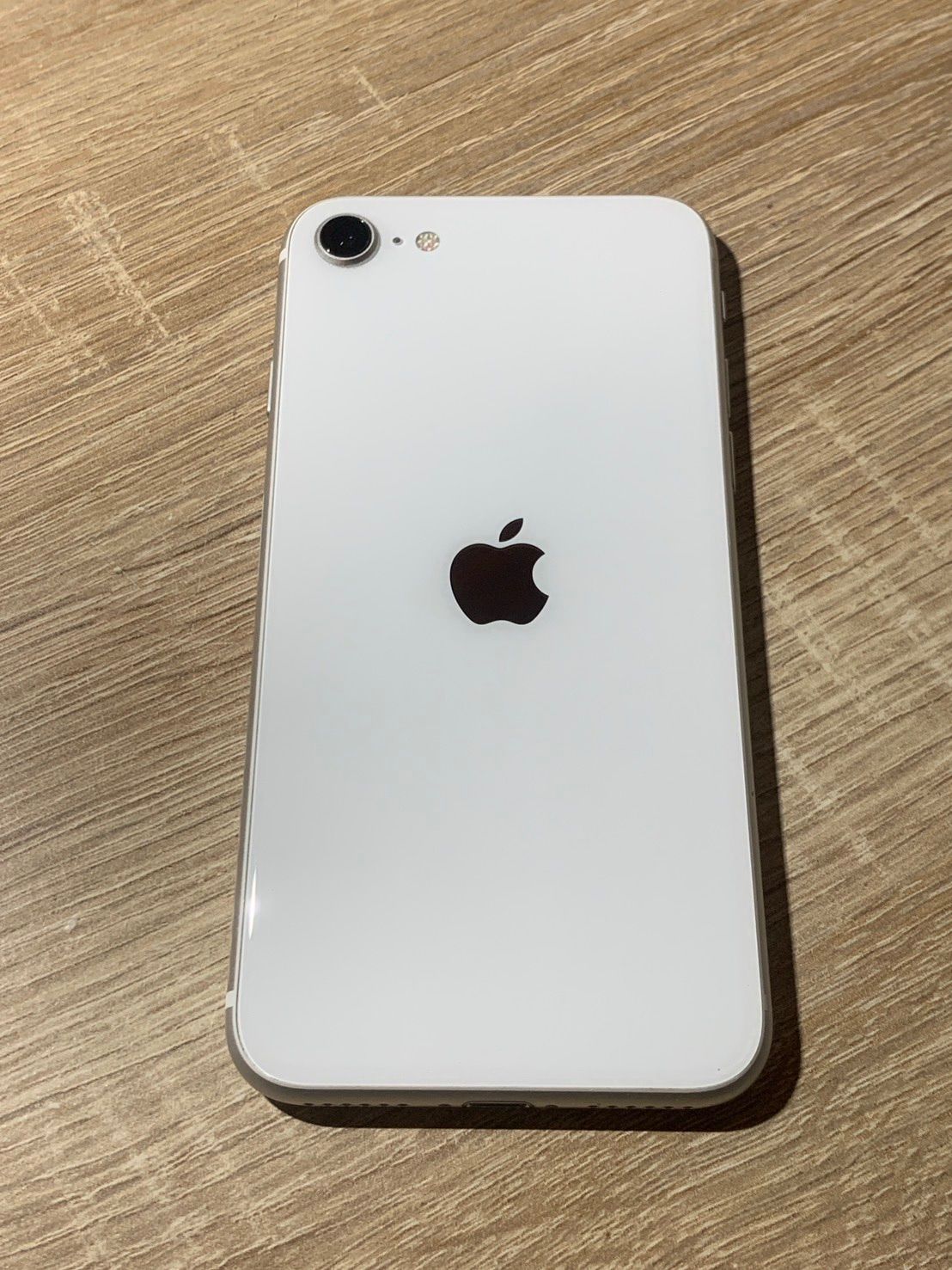 ❣️未使用❣️iPhone SE‼️ホワイト　格安❗️ 台数限定】アップル(Apple) iPhone 16 256GB ホワイト SIMフリー