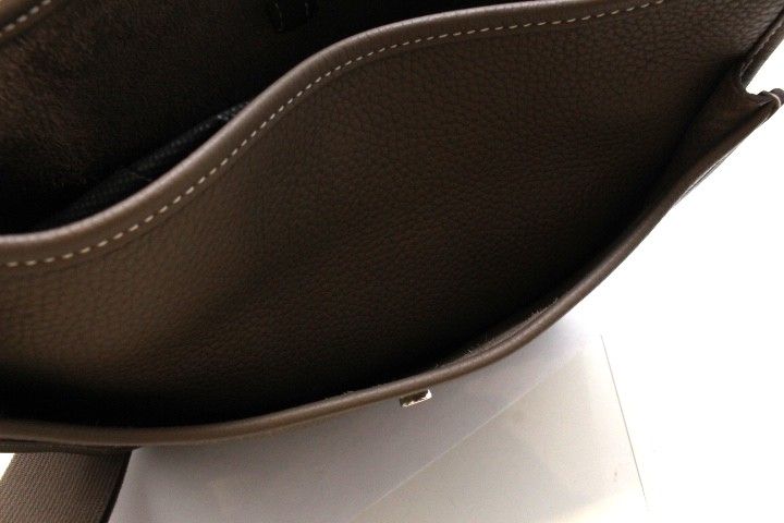 HERMES エルメス バッグ エヴリン3PM トロワ 056277CK18 ショルダーバッグ
 トリヨンクレマンス エトゥープ/パラジウム(シルバー)金具 A刻印(約2017年)刻印 ユニセックス【中古】460 HERMES エルメス エヴリン3PM トロワ 056277CK18 ショルダーバッグ