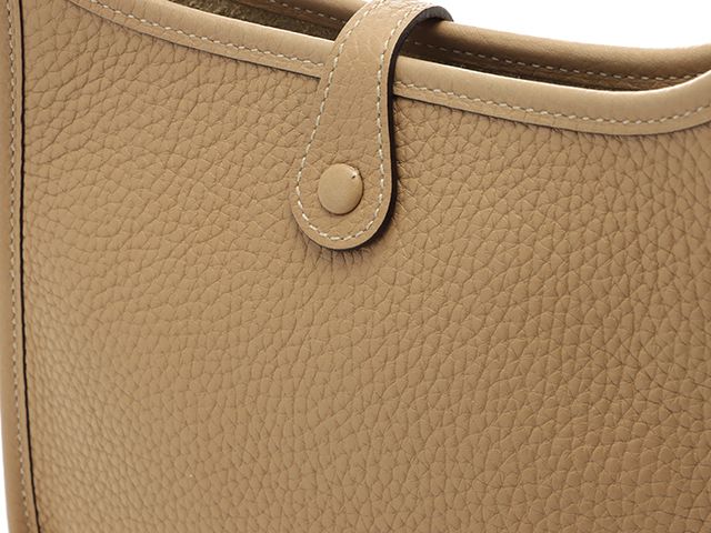 HERMES エルメス バッグ エヴリンアマゾンTPM  H069426CKAN ショルダーバッグ
 トリヨンクレマンス トレンチ/キュイーブル/パラジウム(シルバー)金具 X刻印(約2016年)刻印 レディース【中古】460 エルメス(HERMES)エルメス エヴリンアマゾンTPM ショルダーバッグ