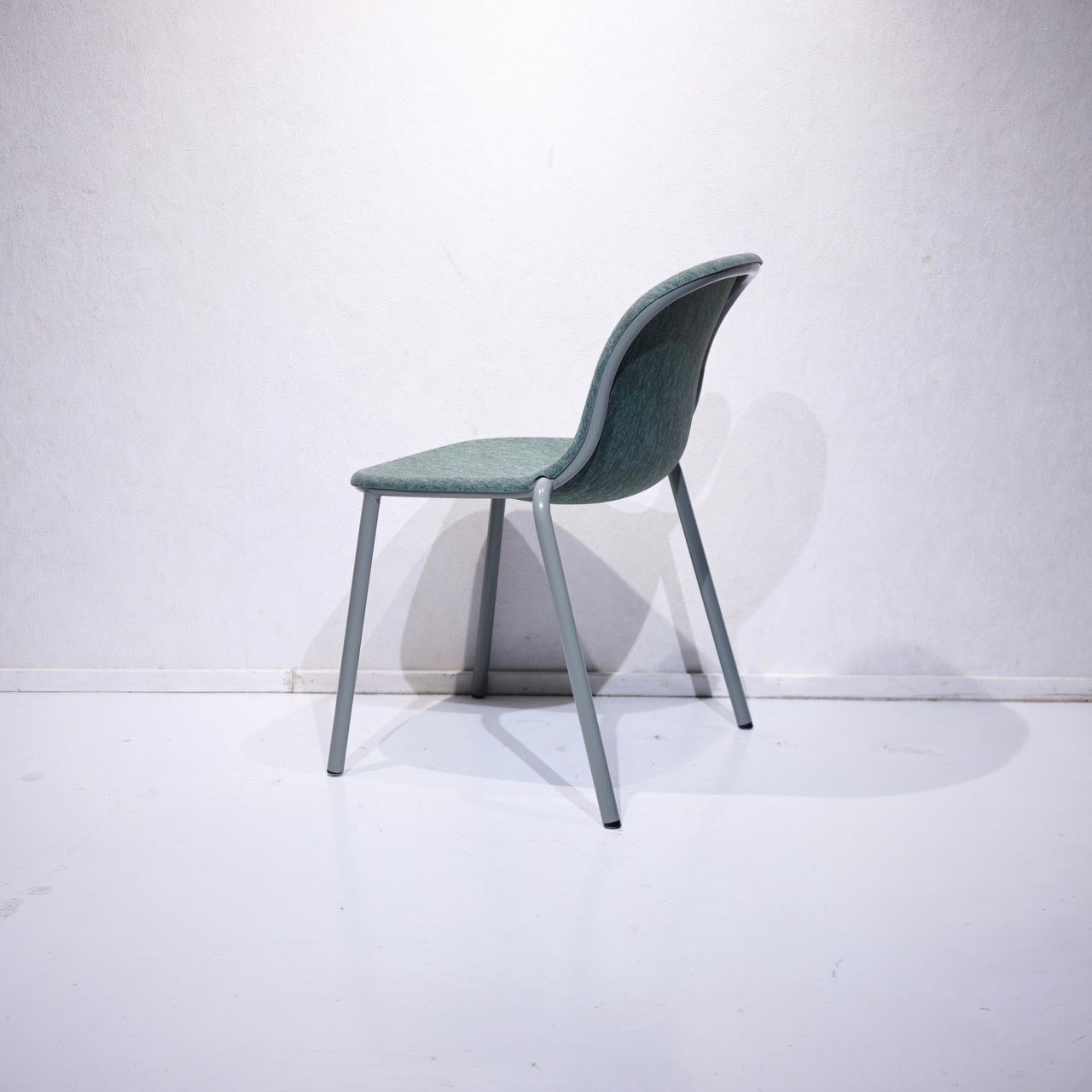 DeVorm デフォルム LJ2 PET Felt Stack Chair ダイニングチェア