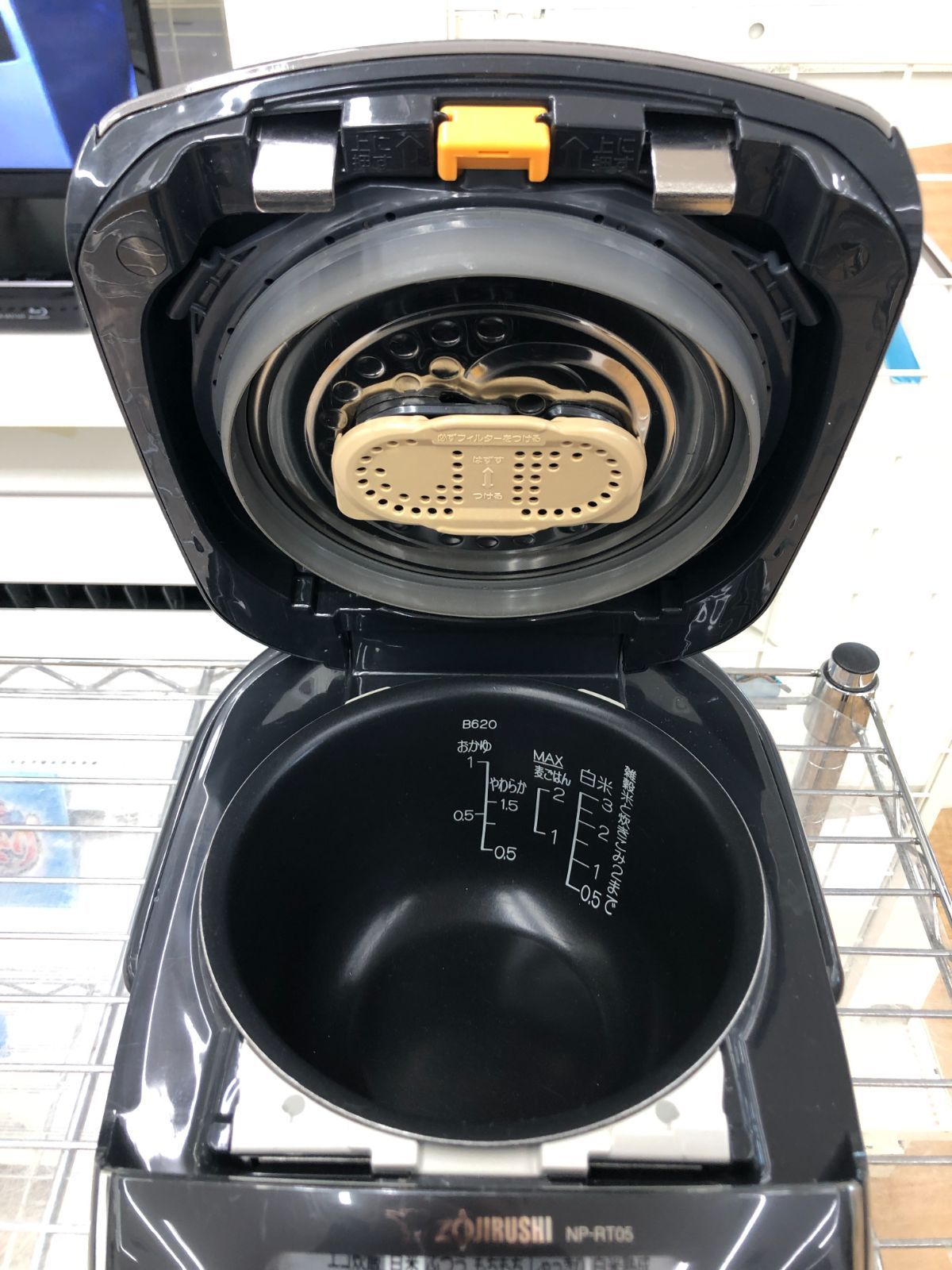 0421-022 ★リユースのサカイ幸手店★ZOJIRUSHI 象印 圧力IH炊飯器 22年製 3合 NP-RT05 ☆リユースのサカイ幸手店☆ 象印 ZOJIRUSHI 圧力IH炊飯器 NP-RT05 22