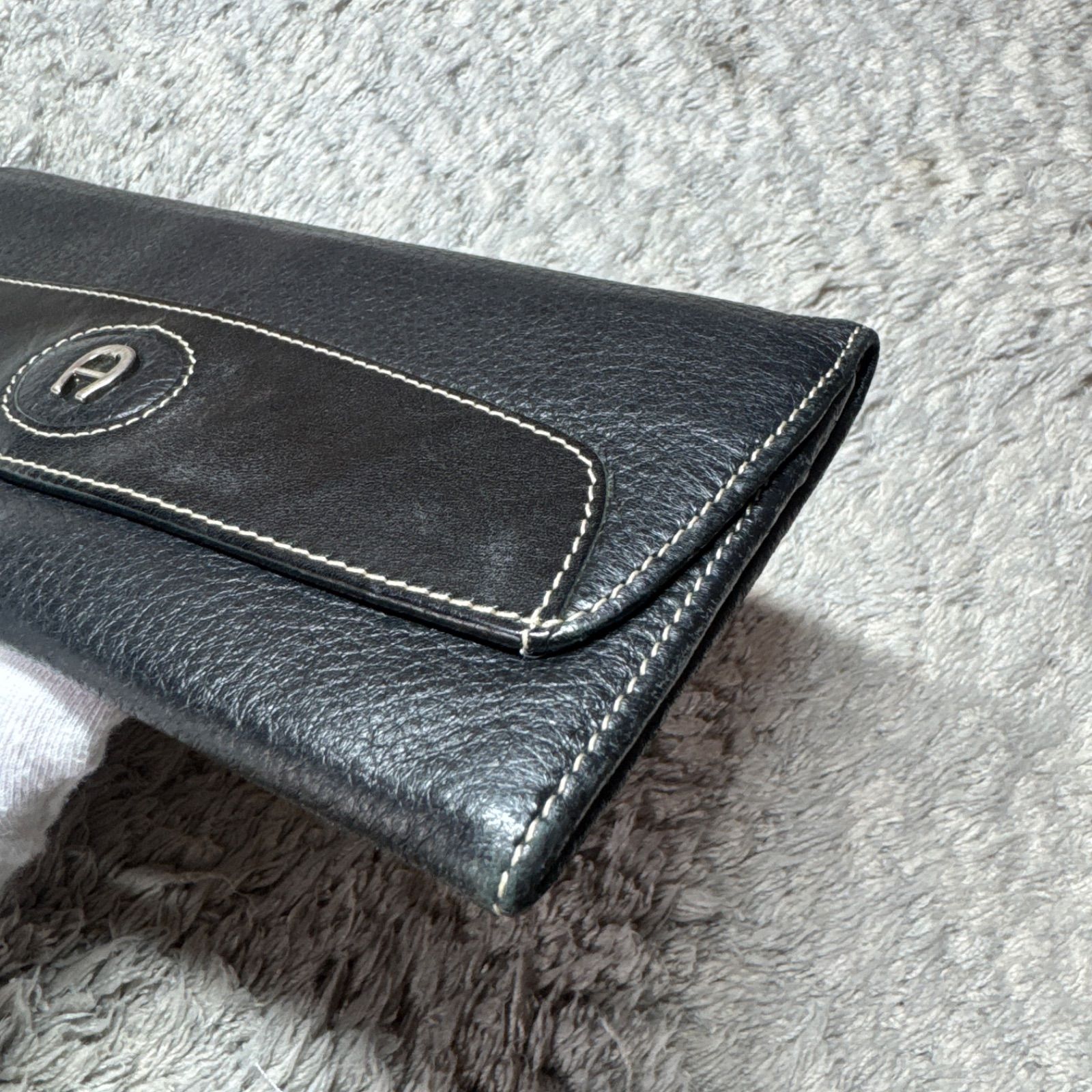 AIGNER アイグナー 長財布 フラップ式 レザー ブラック - メルカリ
