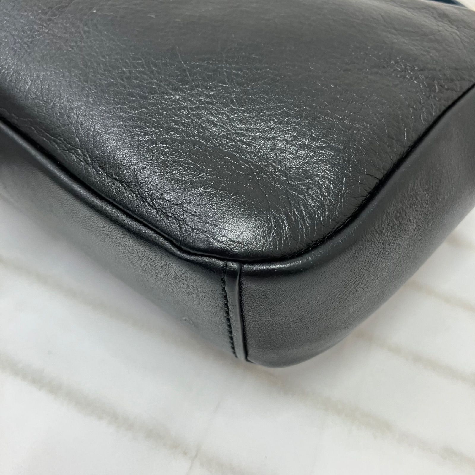 Marc by Marc Jacobs　肩掛け　レザー　ブラック 2238 MARC BY MARC JACOBS マークバイマークジェイコブス ショルダー